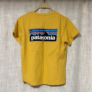 Patagonia P-6 Logo Responsibili-Tee Gold Yellow Shirt Size Medium